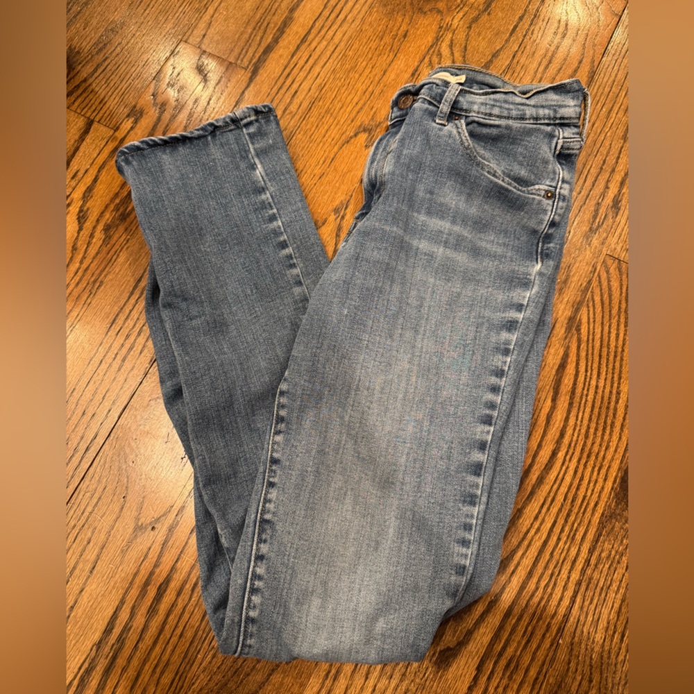 Levi’s 724 High Rise Straight Leg Jeans Medium Wash Women’s 28